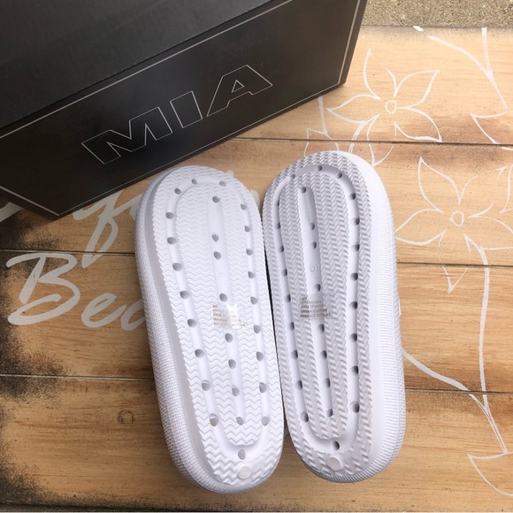 New MIA White Slide Sandals Size 9 - Picture 8 of 10